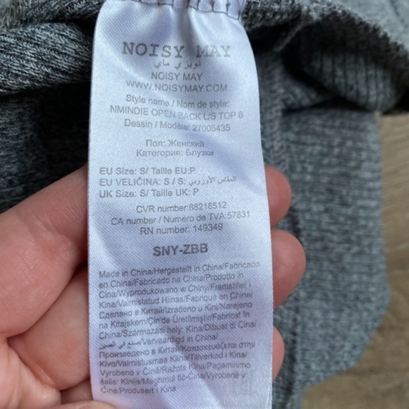 Noisy May open back knit knit ribbed long sleeve crop top style shirt - Picture 4 of 6